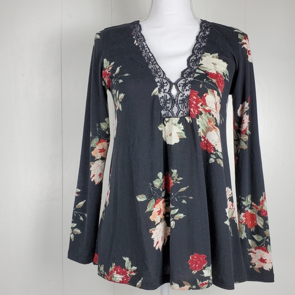 Daytrip floral long sleeved lace v neck top size small - Picture 14 of 14